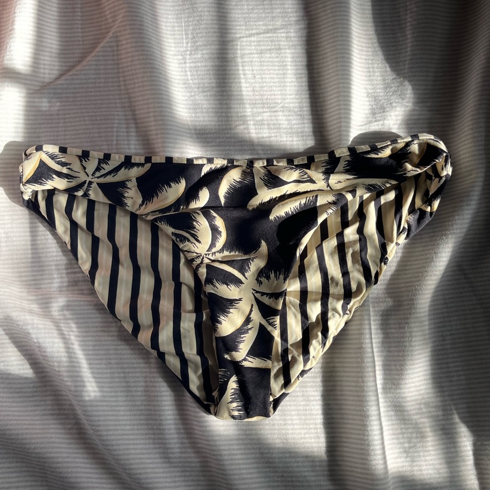 billabong reversible bikini bottoms!